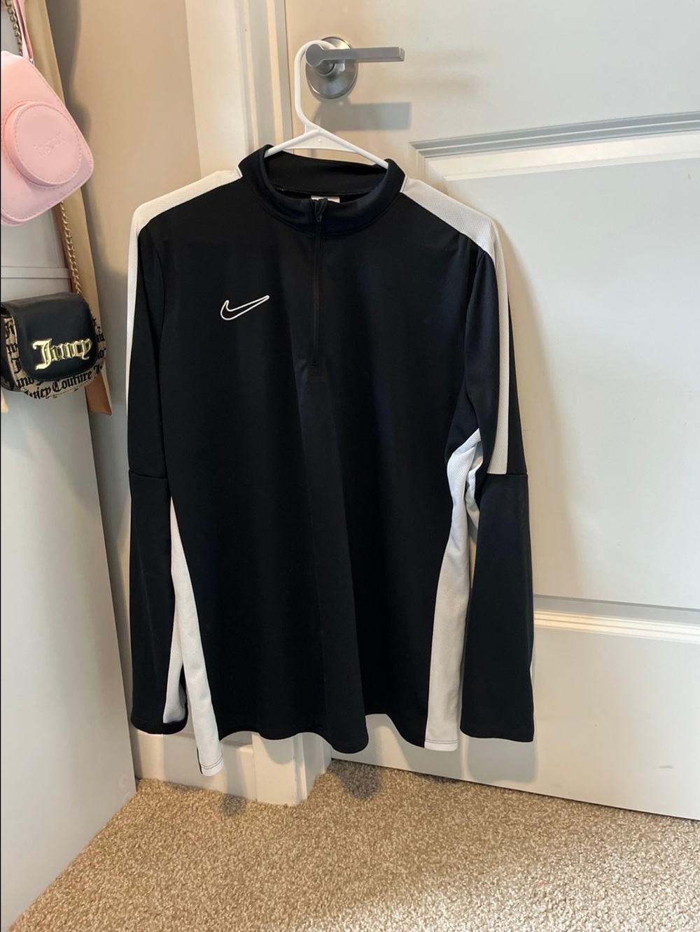 Nike Men's Black Athletic Long Sleeve Pullover Shirt